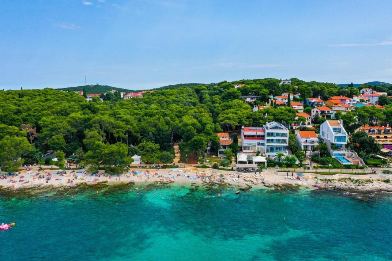Al Mare Apartments โรวีน ภายนอก รูปภาพ