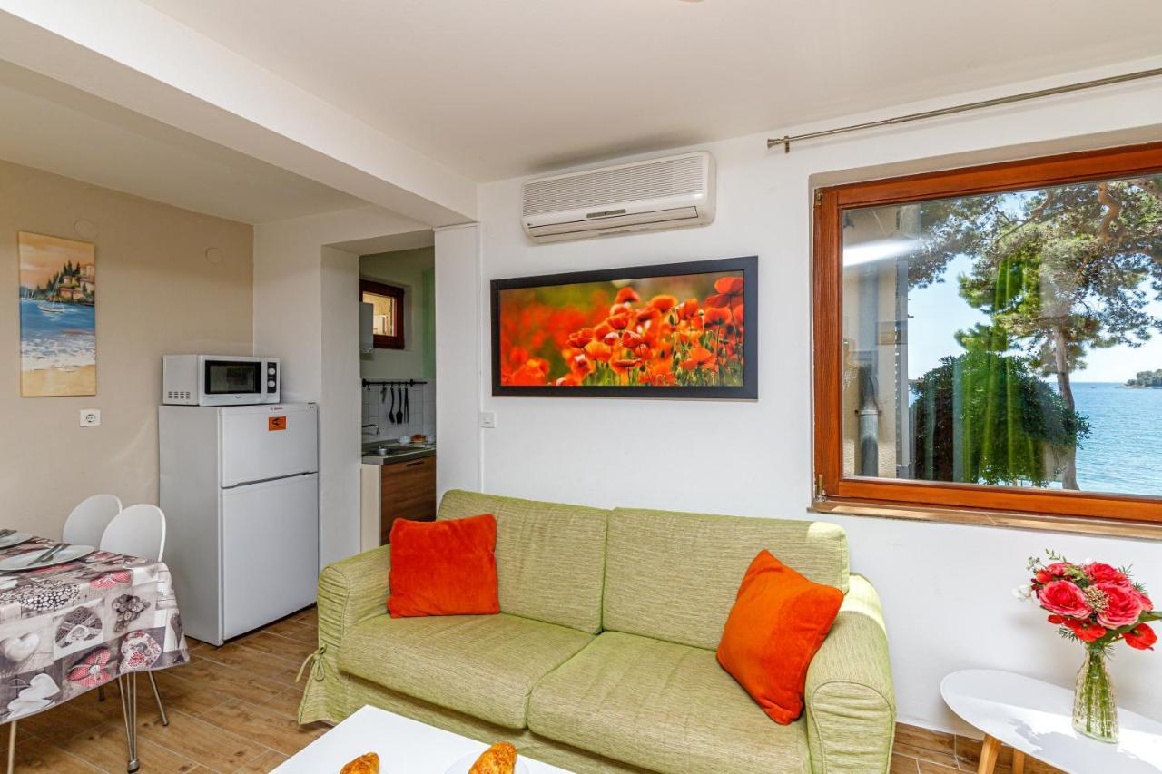 Al Mare Apartments โรวีน ภายนอก รูปภาพ
