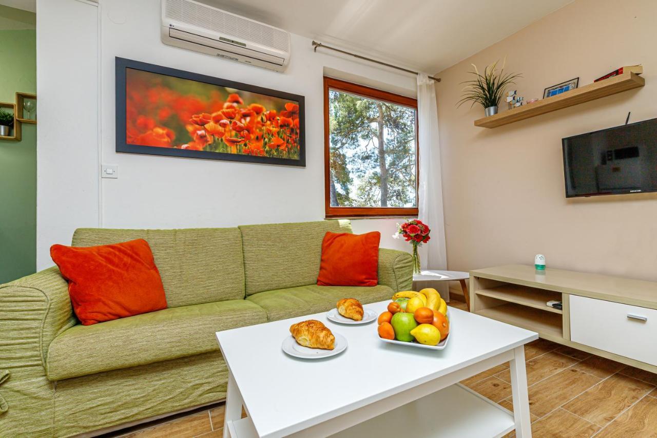 Al Mare Apartments โรวีน ภายนอก รูปภาพ