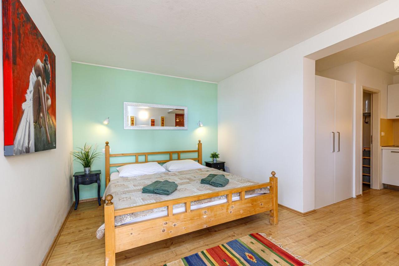 Al Mare Apartments โรวีน ภายนอก รูปภาพ