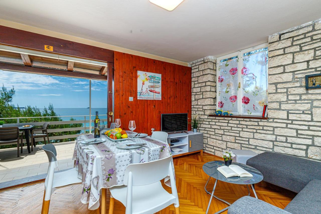 Al Mare Apartments โรวีน ภายนอก รูปภาพ