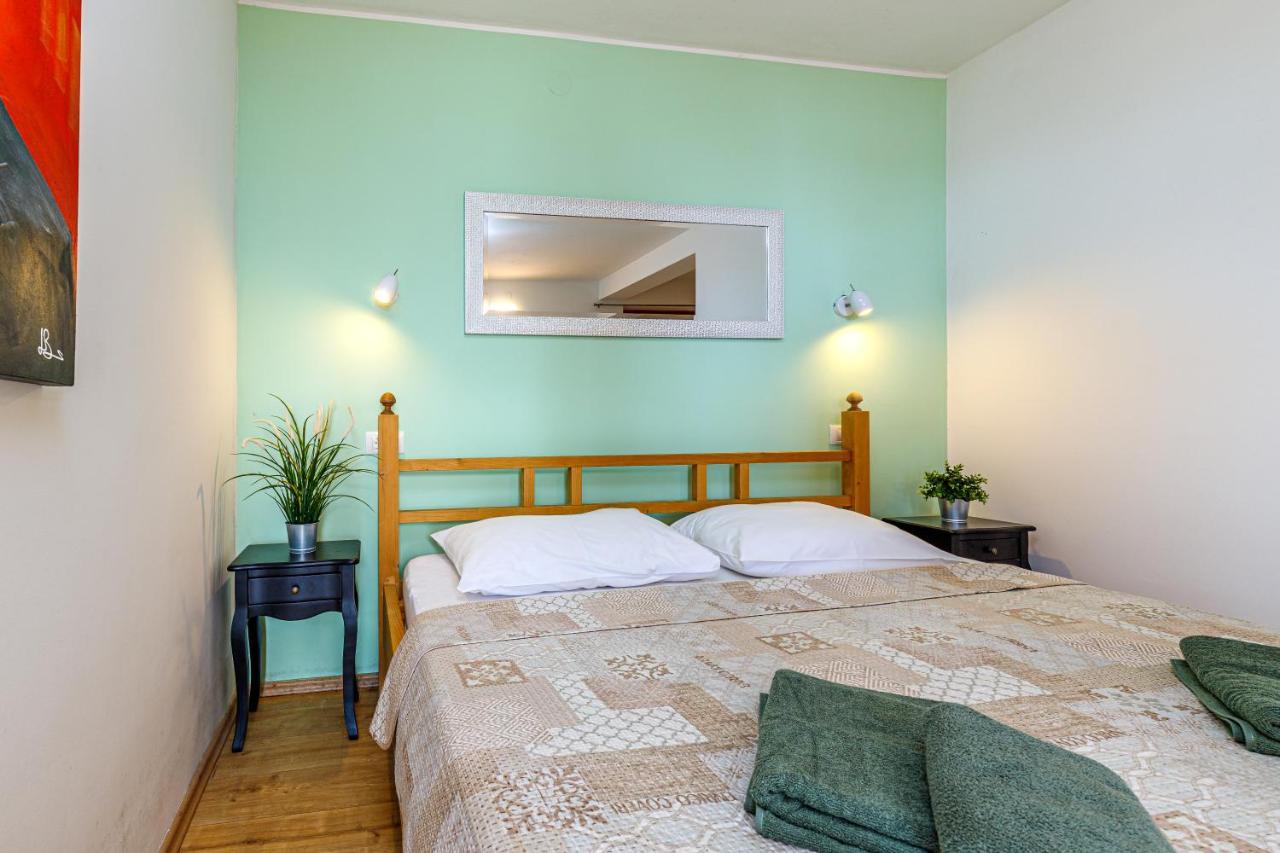 Al Mare Apartments โรวีน ภายนอก รูปภาพ